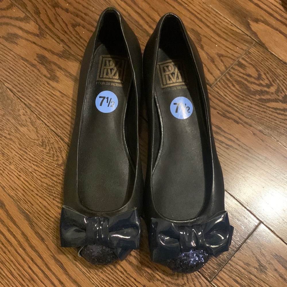 Pour La Victoire navy bow flats